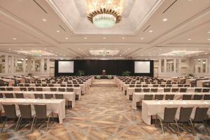 Business area at/o conference room sa Hyatt Regency Birmingham - The Wynfrey Hotel