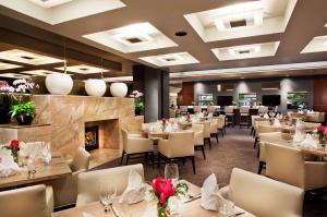 Restaurant o un lloc per menjar a Hyatt Regency Deerfield