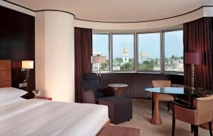 Postel nebo postele na pokoji v ubytování Hyatt Regency Kyiv