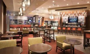 Lounge nebo bar v ubytování Hyatt Place Cleveland/Westlake/Crocker Park