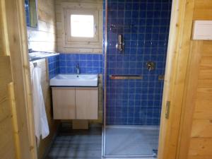 Ein Badezimmer in der Unterkunft Severine Cottages and Lounge Ltd
