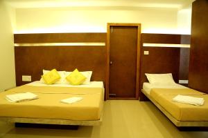 Samarth Residency客房内的一张或多张床位