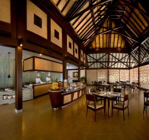 Restaurace v ubytování The Lalit Resort & Spa Bekal
