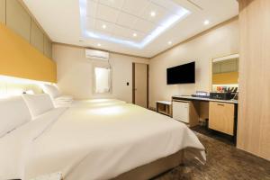 Gallery image of Hotel TopsVille in Gangneung