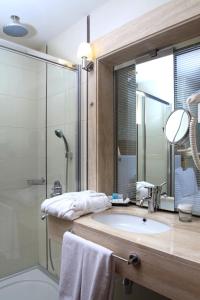 Koupelna v ubytování Masel Hotel