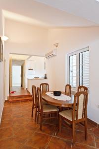 Dining area sa apartment