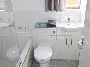 Koupelna v ubytování Kate's Cottage + 12 fotografií