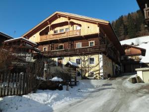 Budova, kde se apartmán nachází + 34 fotografií