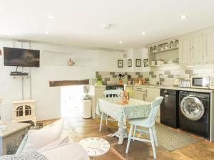 Η κουζίνα ή μικρή κουζίνα στο Mill Cottage +31 φωτογραφίες