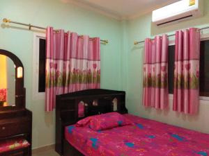En eller flere senge i et værelse på Baan Sea Cream