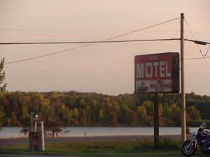 Afbeelding uit fotogalerij van Lion Motel in Long Sault +17 foto's