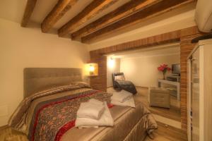 Gallery image of DUOMO LUXURY APARTMENT "Palazzo del Re" in Florence
