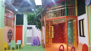 Galeriebild der Unterkunft MJ's Residences Garden Hotel and Kids Indoor Playhouse in Moalboal