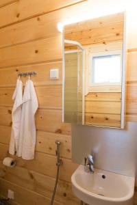 Koupelna v ubytování Holiday Village Inari