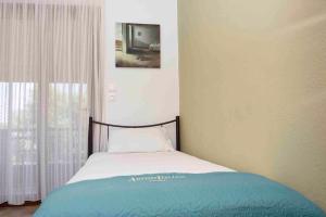 Postel nebo postele na pokoji v ubytování Anna Pousi Studios & Apartment