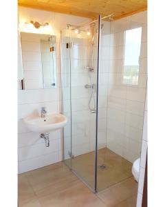 a bathroom with a sink and a shower at Ferienhäuser Eurobaltyk in Rewal