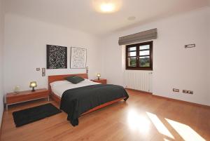 A bed or beds in a room at Villa Canova