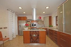 A kitchen or kitchenette at Villa Canova