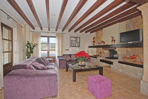 A television and/or entertainment centre at Villa Canova