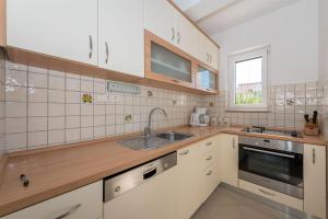 Kuchyň nebo kuchyňský kout v ubytování Villa Betina