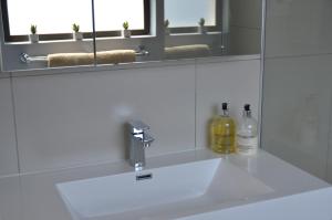 Ένα μπάνιο στο Toledo - Modern Apartment w View +6 φωτογραφίες