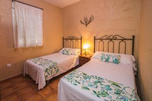 Un pat sau paturi într-o cameră la Agroturismo Ecologico el Cortijillo +43 fotografii