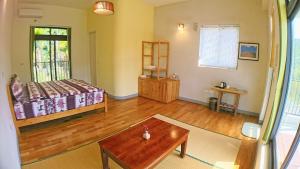 A bed or beds in a room at Hoka in Sanyi
