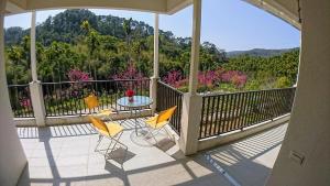 A balcony or terrace at Hoka in Sanyi