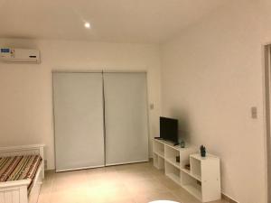 Μια τηλεόραση ή/και κέντρο ψυχαγωγίας στο Apartamento en tigre
