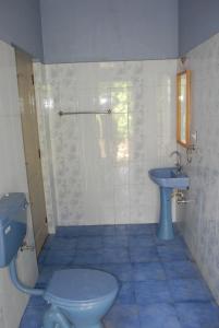 Phòng tắm tại Relaxing 2 B/R Estate House, Deenaty, Tamil Nadu