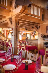 Restaurace v ubytování Hôtel L'Accroche Coeur