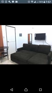 Ruang duduk di Prince Transient house