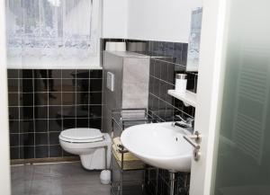Koupelna v ubytování Ferienwohnung an der Burg + 13 fotografií