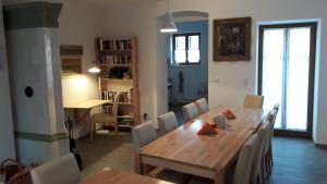 a dining room with a wooden table and chairs at Gästehaus Am Hothertor in Görlitz