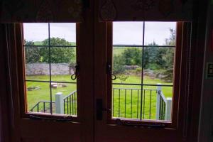 Gallery image of Storws Y Gorlan Shepherd's Hut in Valley +53 photos