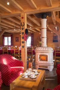 Posezení v ubytování Hôtel L'Accroche Coeur