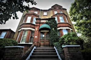 The Gateway Hotel