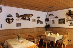 a dining room table with a picture of a horse on it at Hotel Waldhaus in Römhild