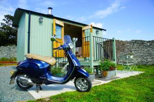 Gallery image of Storws Y Gorlan Shepherd's Hut in Valley