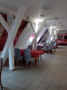 
Restauracja lub miejsce do jedzenia w obiekcie Chrobry
