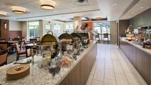 a restaurant with a counter with food on it at Best Western Plus Kennewick Inn in Kennewick