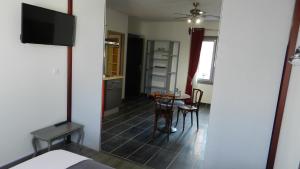 Μια τηλεόραση ή/και κέντρο ψυχαγωγίας στο Etap-apparts de Pézenas