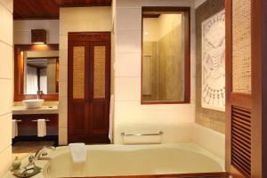 Koupelna v ubytování Bali Tropic Resort & Spa - CHSE Certified