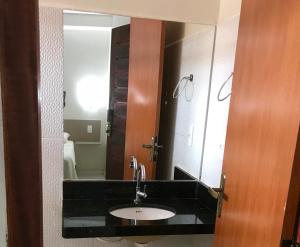Ett badrum på Pousada Vila do Carmo