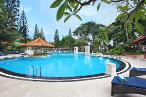 Bazén v ubytování Bali Tropic Resort & Spa - CHSE Certified nebo v jeho okolí