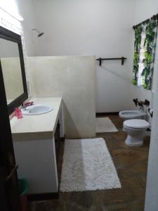 Salle de bains dans l'établissement Villa Fortuna Malindi