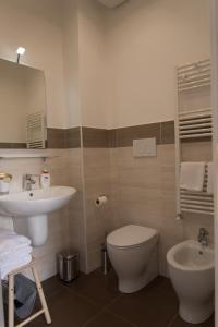 a bathroom with a toilet and a sink at La Terrazza di Evelina Guest House in Rome