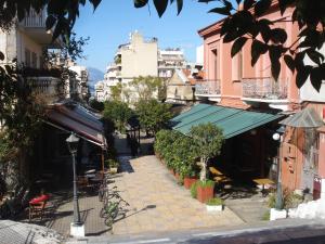a street in a city with a green awning w obiekcie Apartment city center w mieście Patras