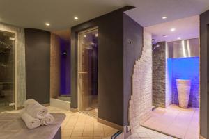 Koupelna v ubytování Hotel Eden Wellness