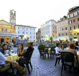 A restaurant or other place to eat at Trastevere Sweet Dream